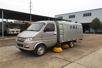 長(zhǎng)安小型掃路車